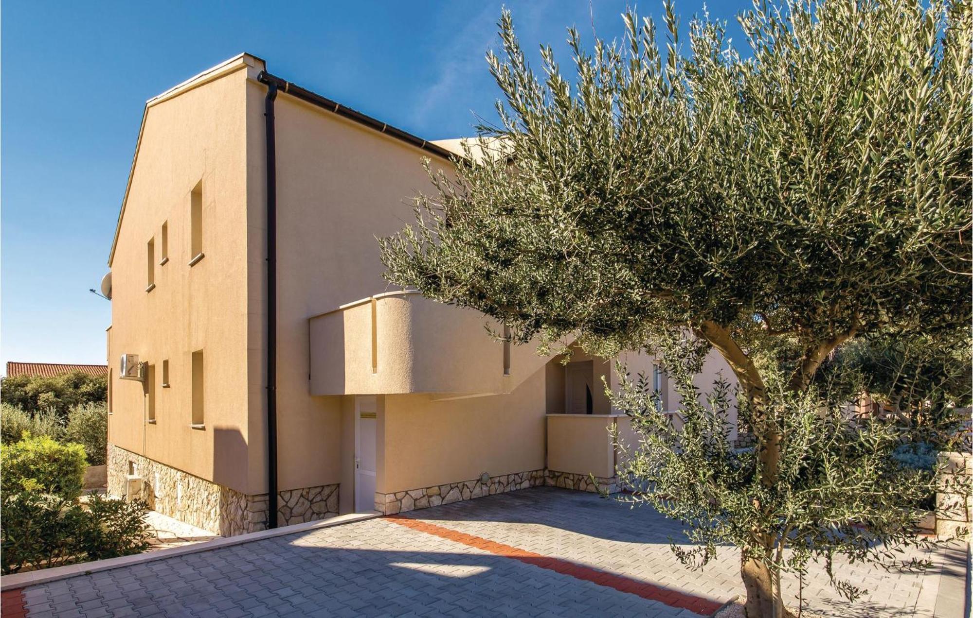 Lovely Apartment In Mandre With Wifi Exterior foto